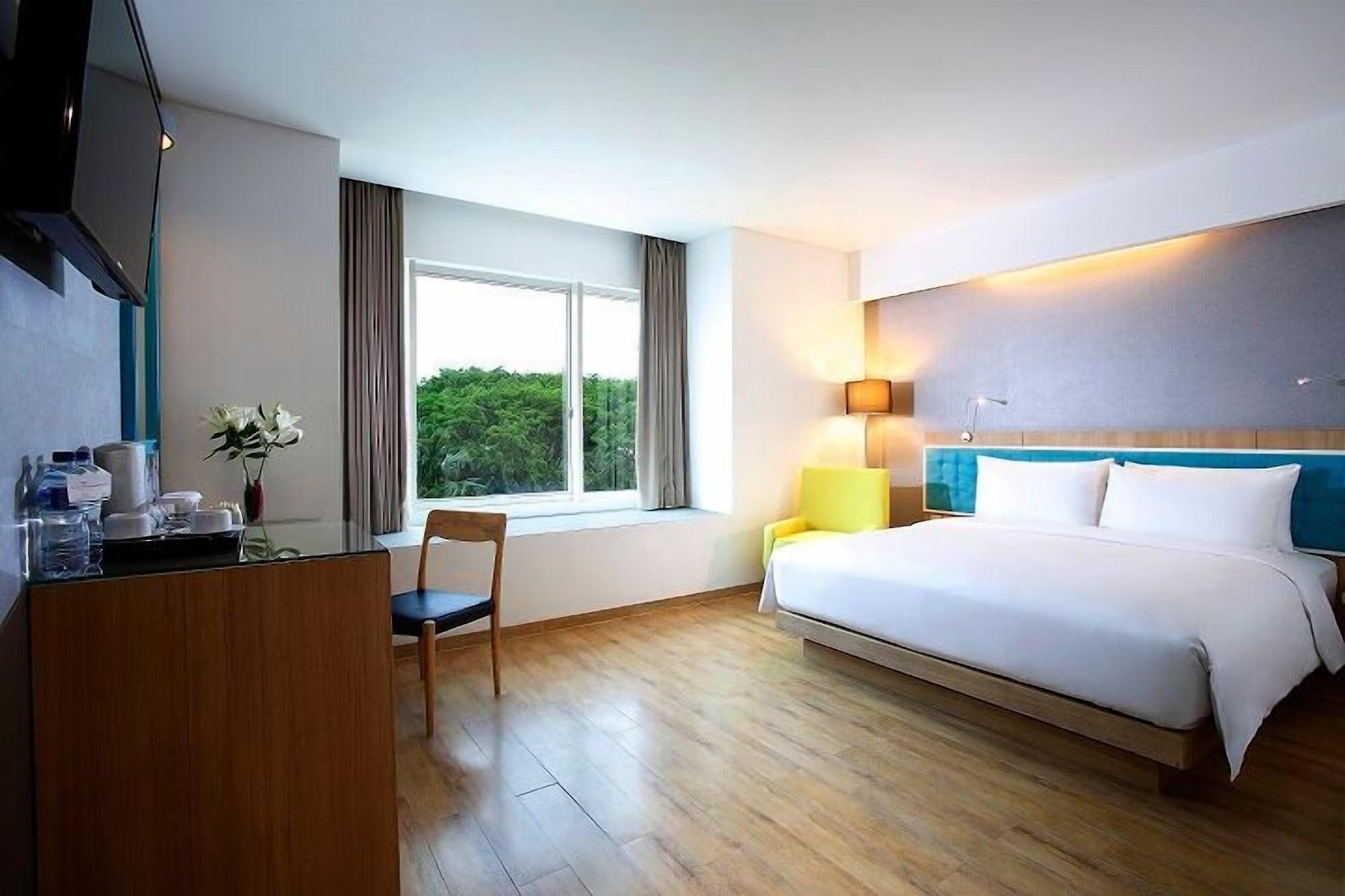 Hotel Santika Kelapa Gading Джакарта Экстерьер фото