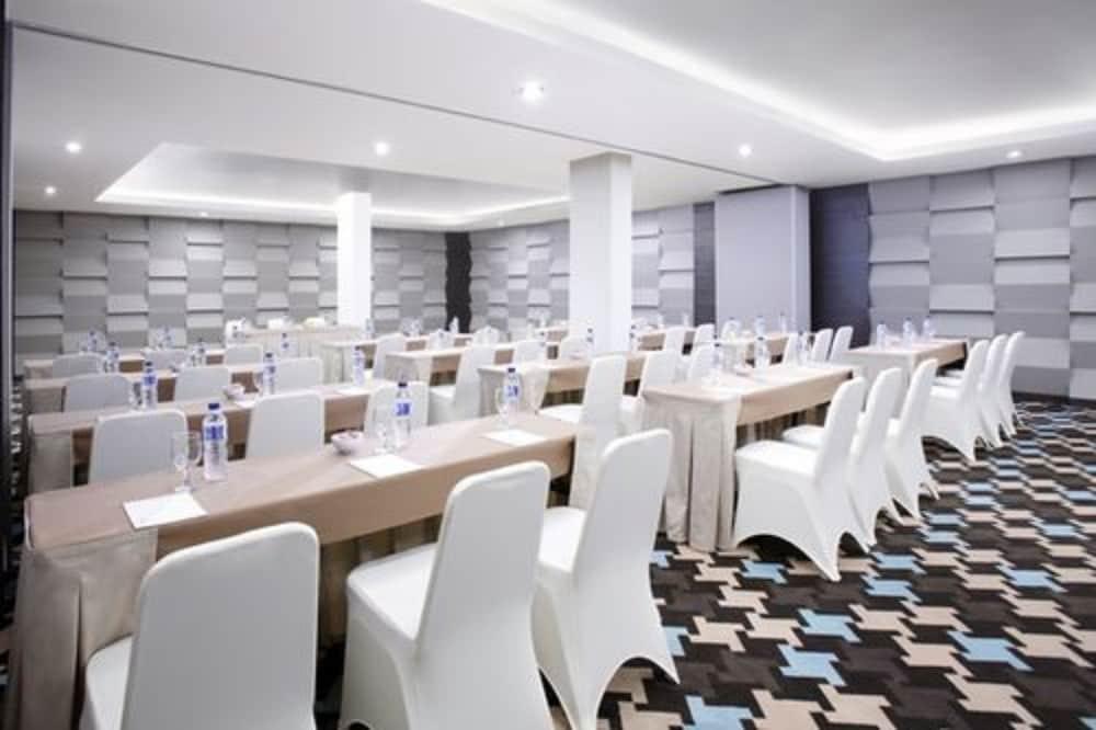 Hotel Santika Kelapa Gading Джакарта Экстерьер фото