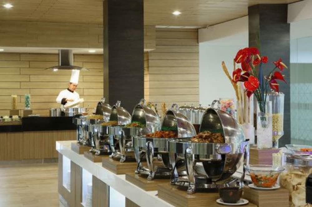 Hotel Santika Kelapa Gading Джакарта Экстерьер фото
