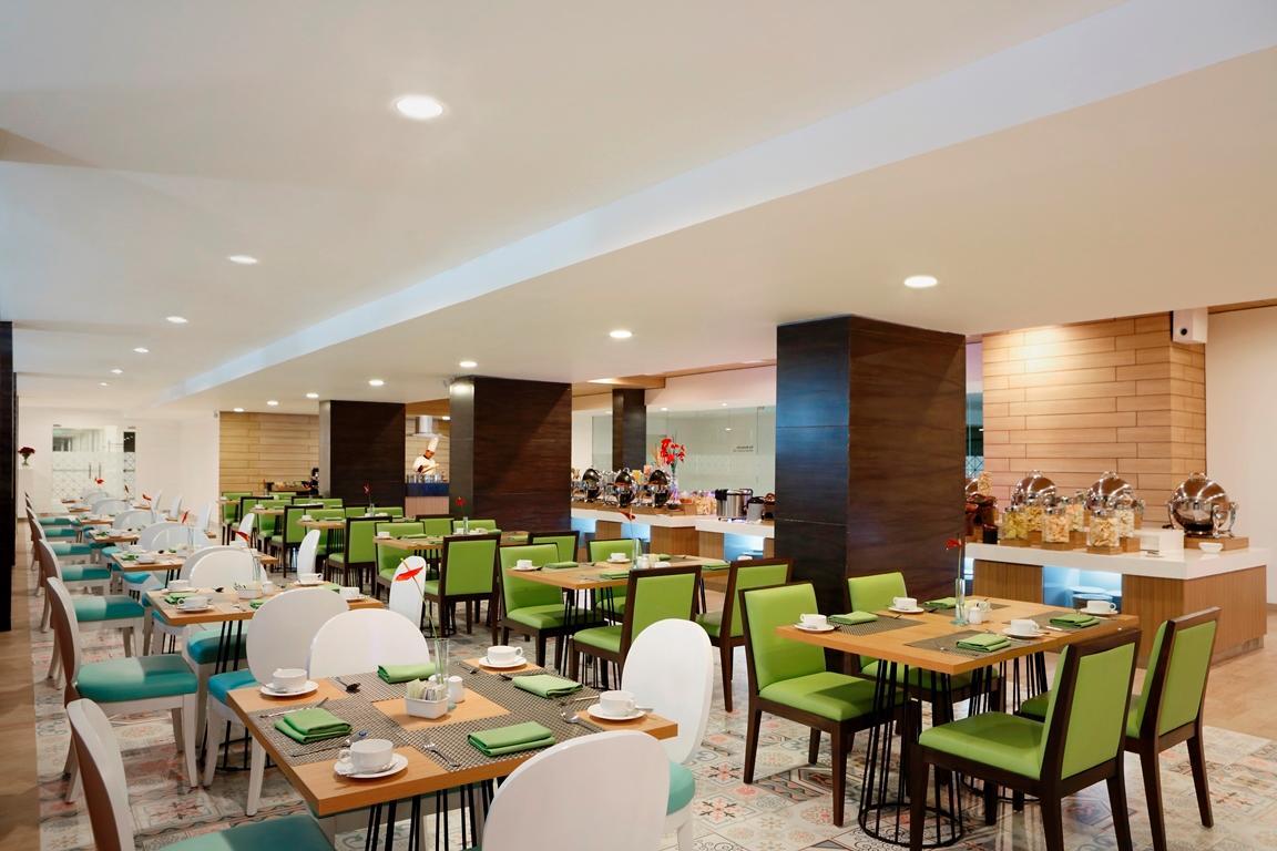 Hotel Santika Kelapa Gading Джакарта Экстерьер фото