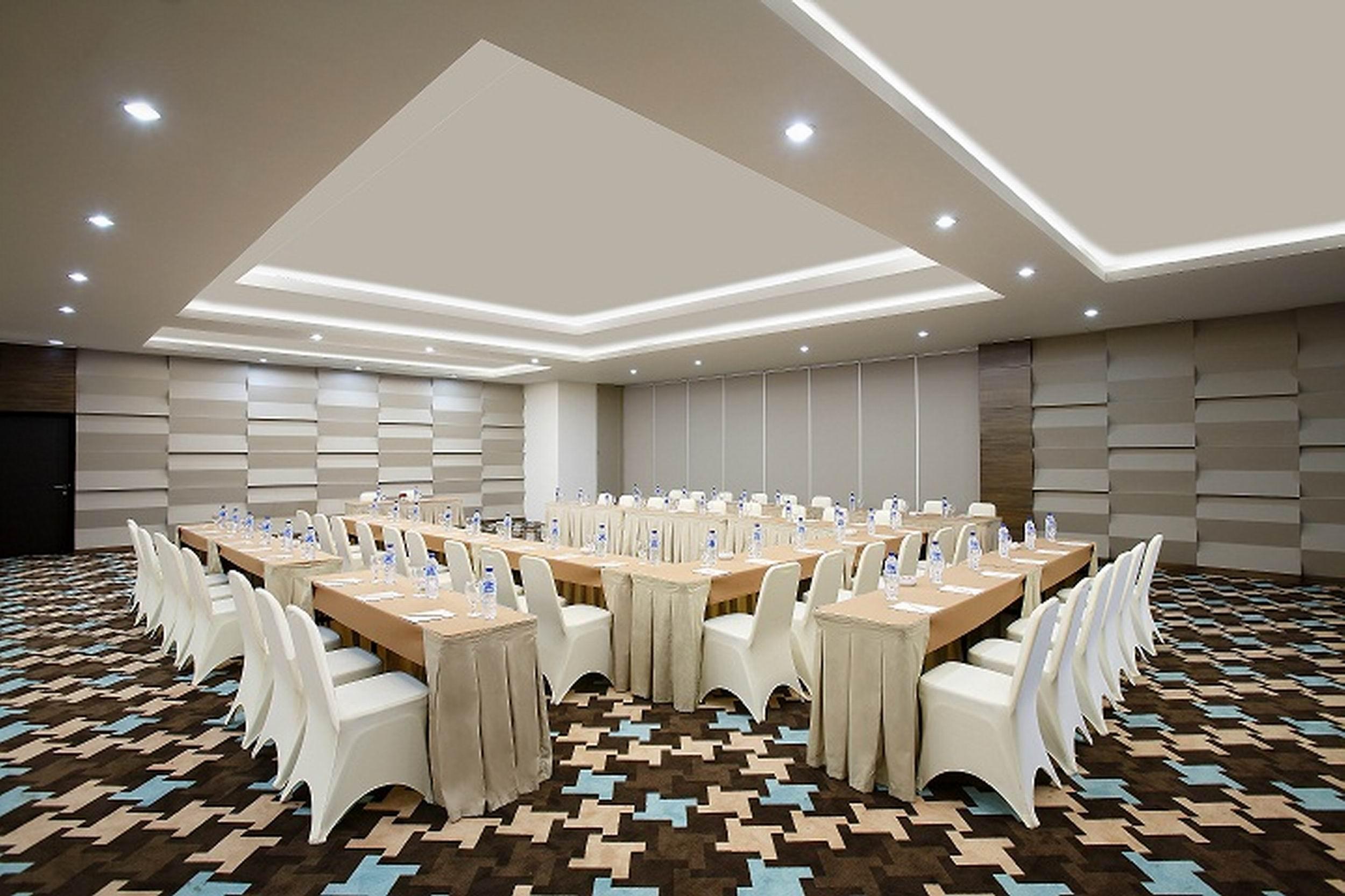 Hotel Santika Kelapa Gading Джакарта Экстерьер фото