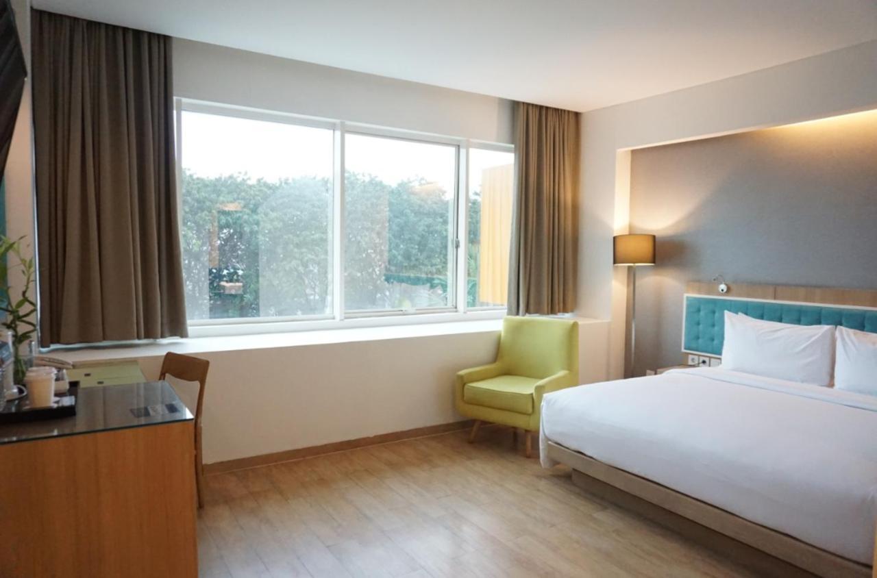 Hotel Santika Kelapa Gading Джакарта Экстерьер фото