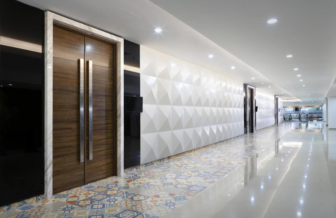 Hotel Santika Kelapa Gading Джакарта Экстерьер фото