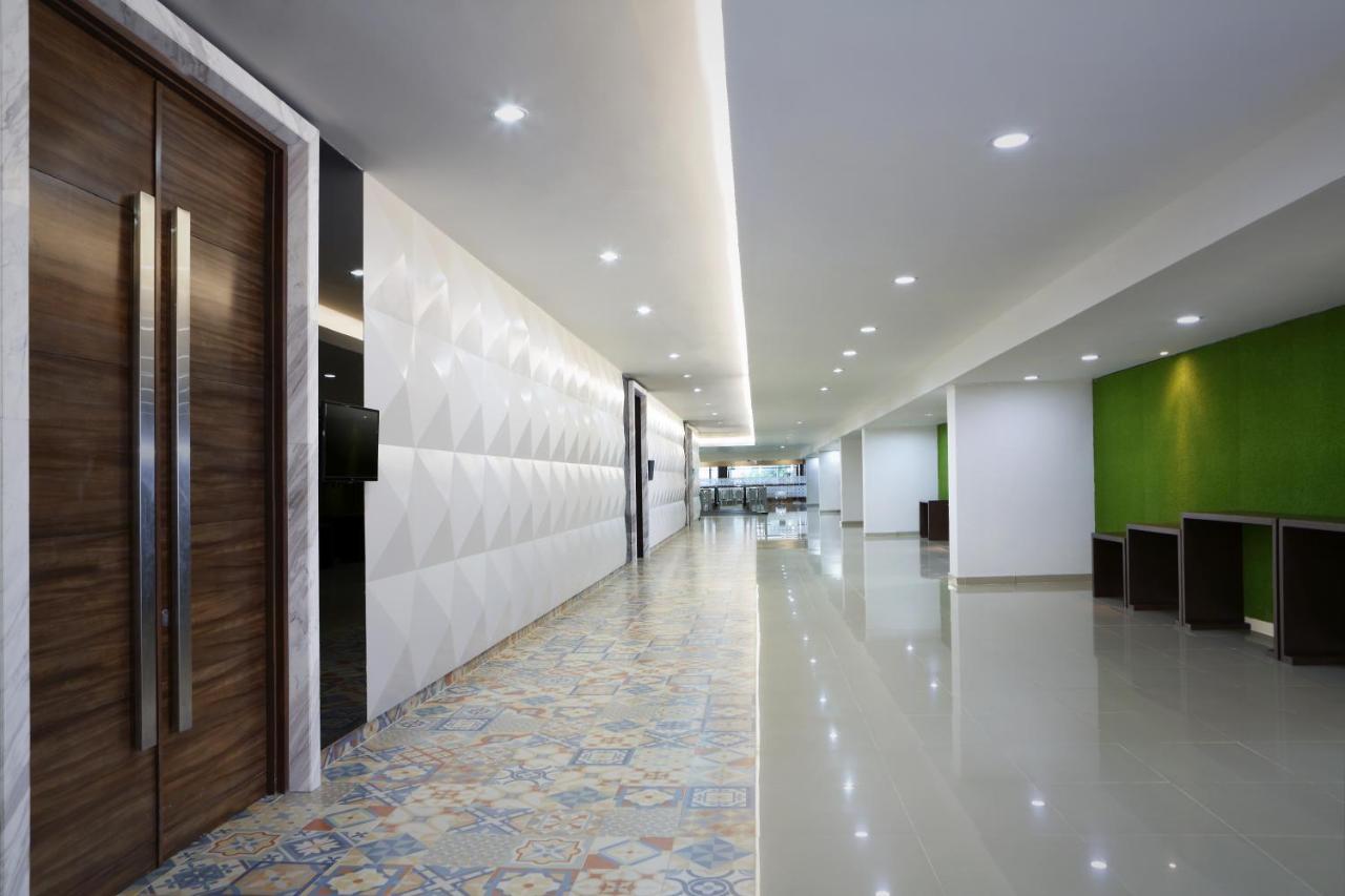 Hotel Santika Kelapa Gading Джакарта Экстерьер фото