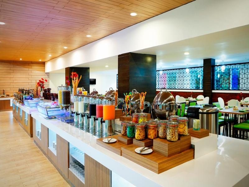 Hotel Santika Kelapa Gading Джакарта Экстерьер фото