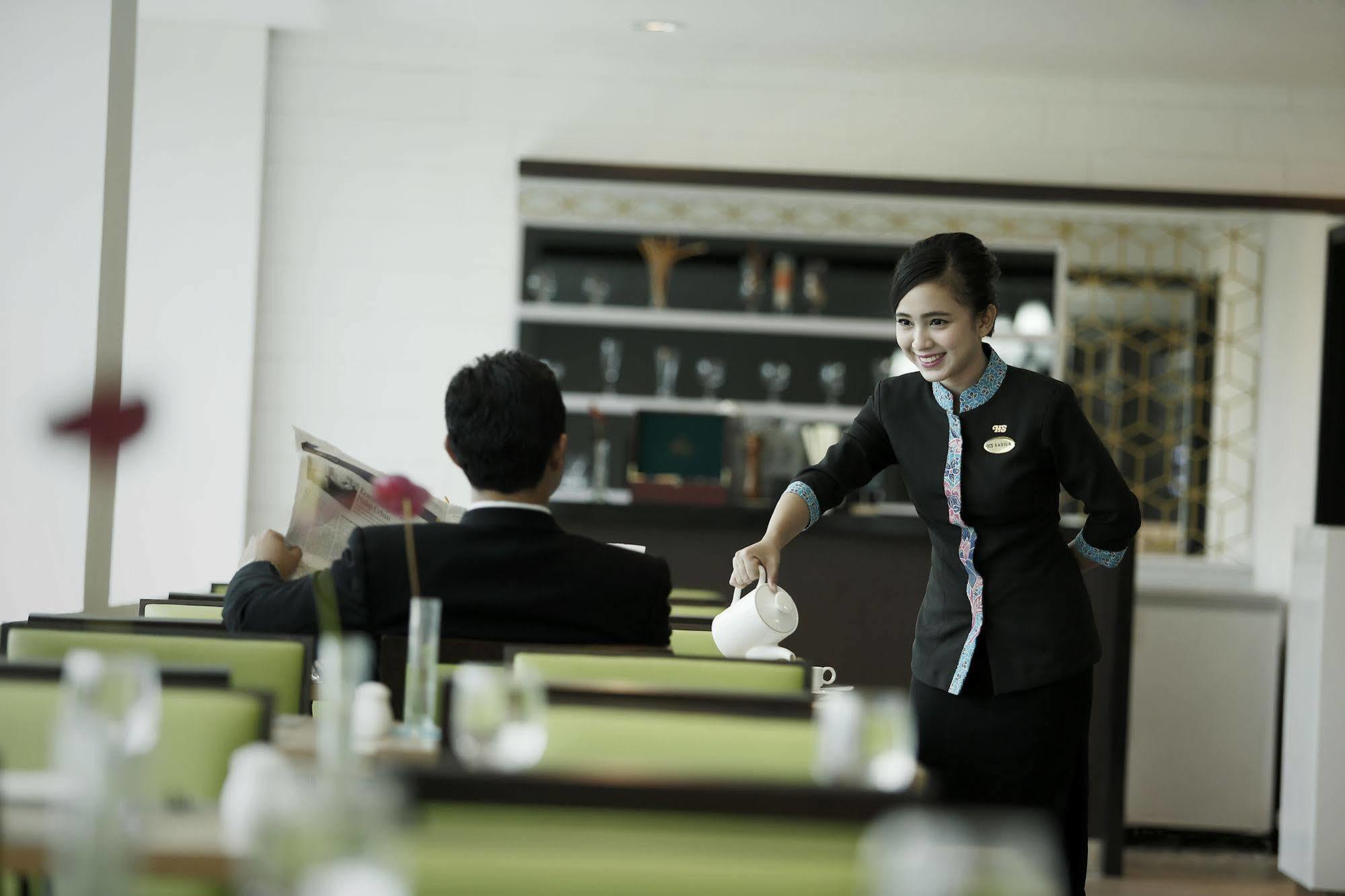 Hotel Santika Kelapa Gading Джакарта Экстерьер фото