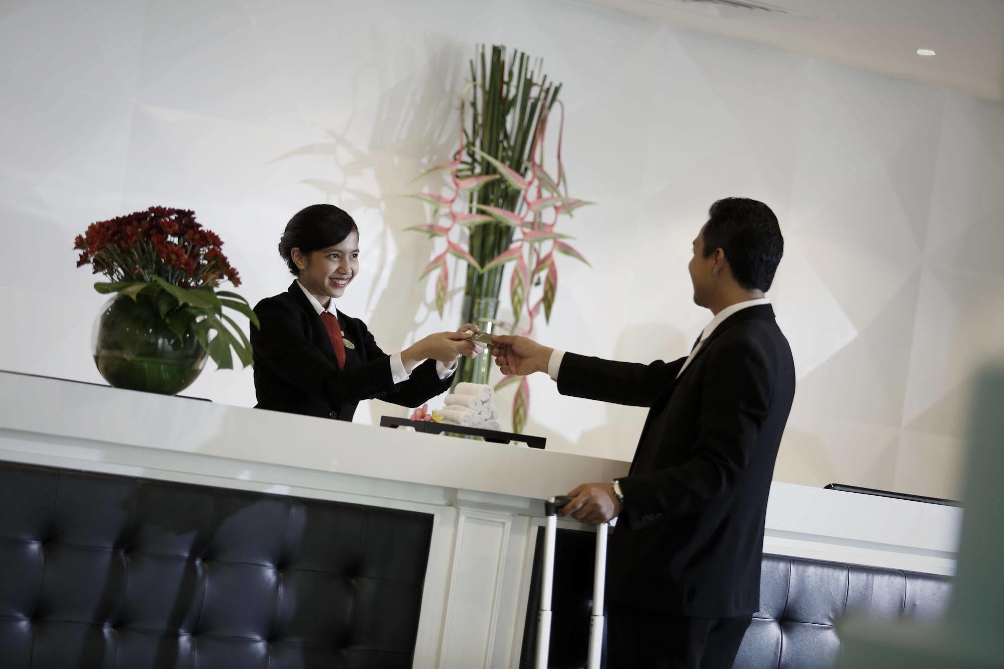Hotel Santika Kelapa Gading Джакарта Экстерьер фото